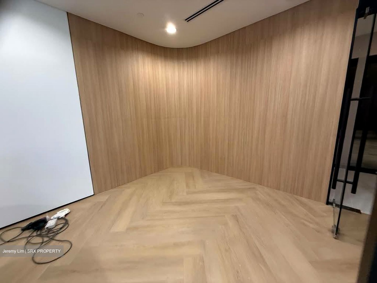 Chevron House (D1), Office #613751531